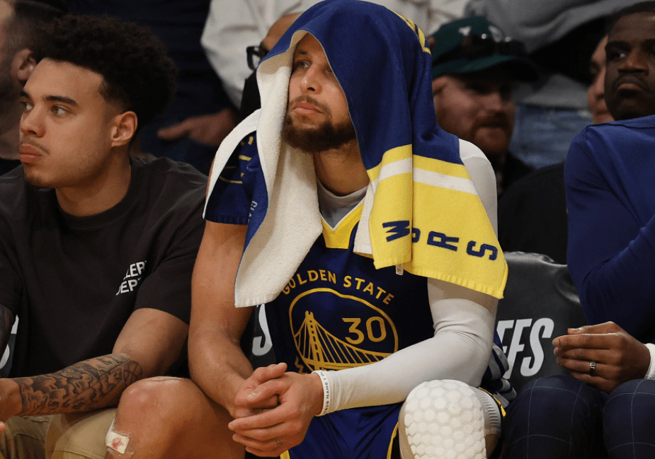 详细阅读:开云全站APP下载关于欧篮联今晨再迎强敌,皇家马德里门线救险,主帅态度——更衣室稳定,球队文化再被提及的信息 开云全站APP下载关于欧篮联今晨再迎强敌,皇家马德里门线救险,主帅态度——更衣室稳定,球队文化再被提及的信息